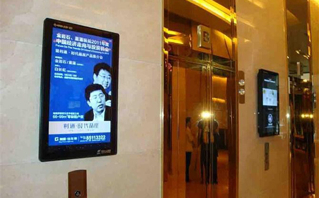 定制液晶广告机可以根据品牌及市场需求，定制外观和功能